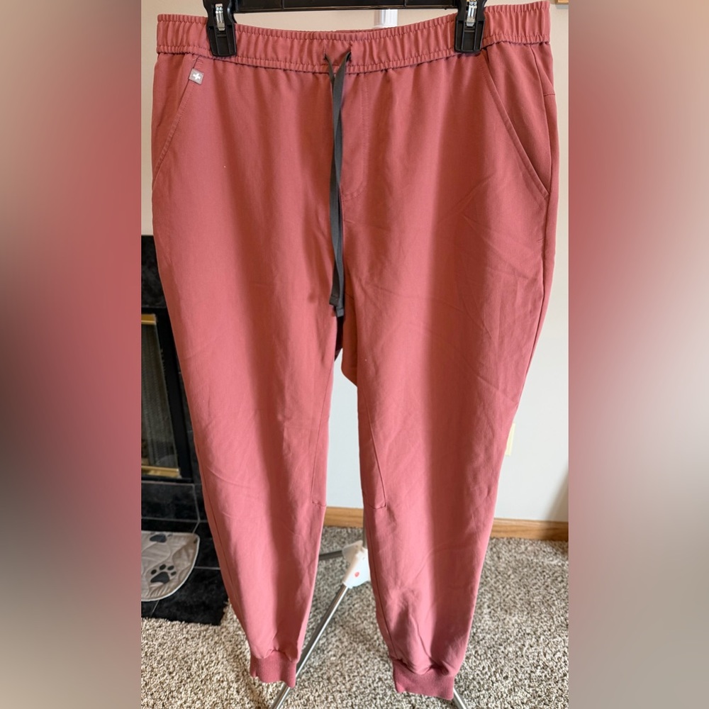 Figs Men's Sweatpants in Rust Red
